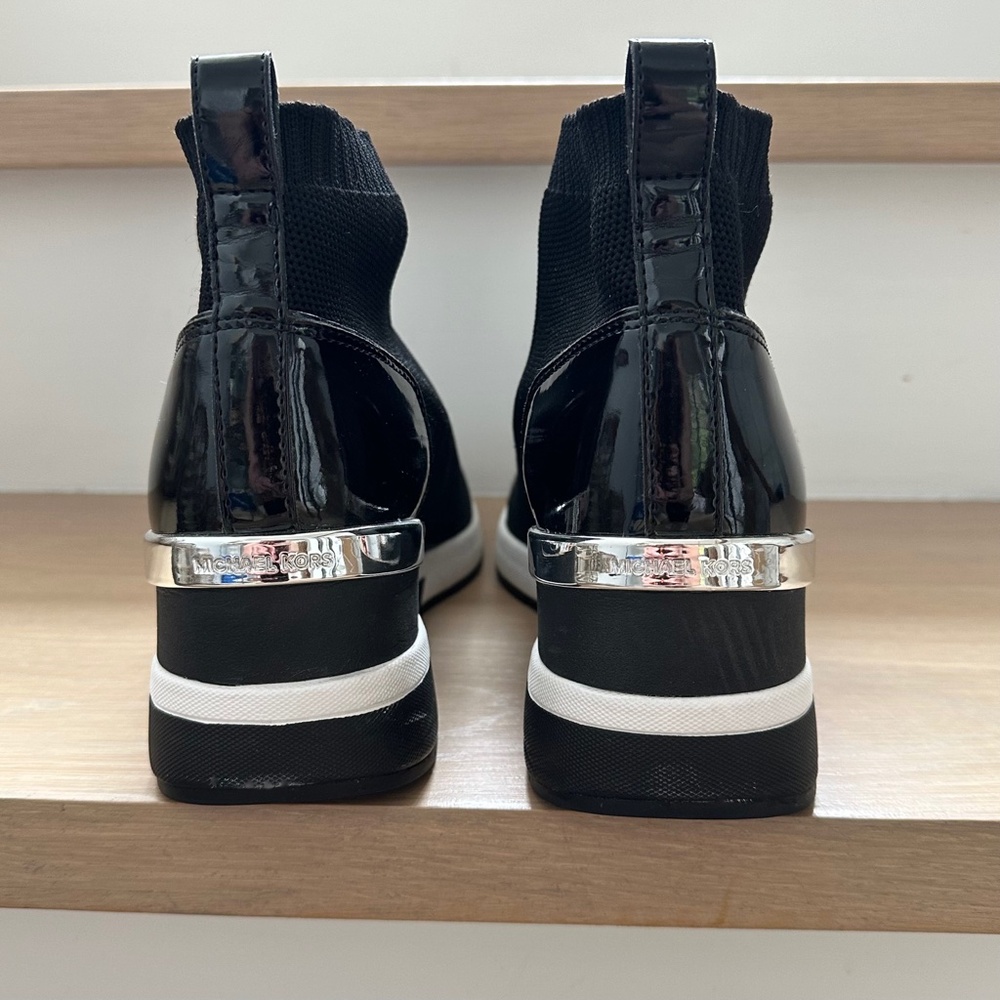 MICHAEL KORS 🖤Skyler Knit Bootie Wedge SNEAKER Black W8.5 StreetChic ATHLEISURE - Picture 8 of 11